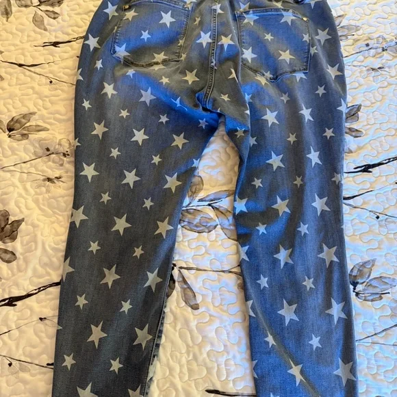 Women’s Judy Blue Jeans ‘ star print - Picture 2 of 4